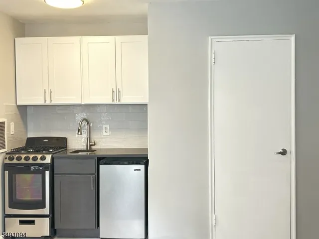 $1,749 | 320 Claremont Avenue, Unit 6, Montclair, NJ 07042