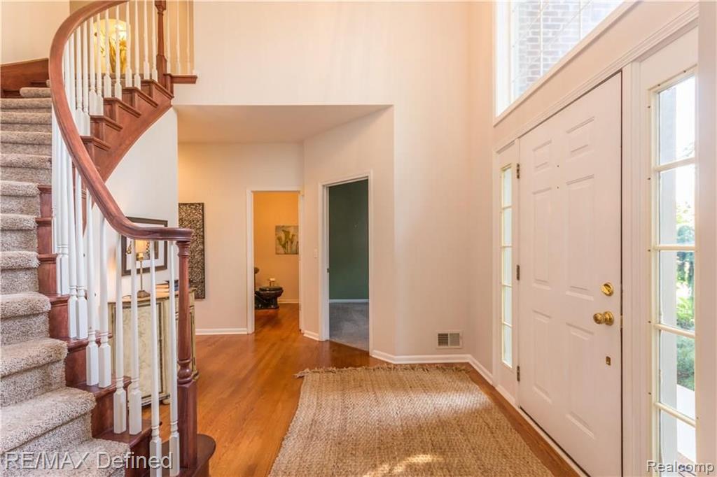 950 Ridgeline Court Lake Orion, MI 48360 - Photo 14 of 48