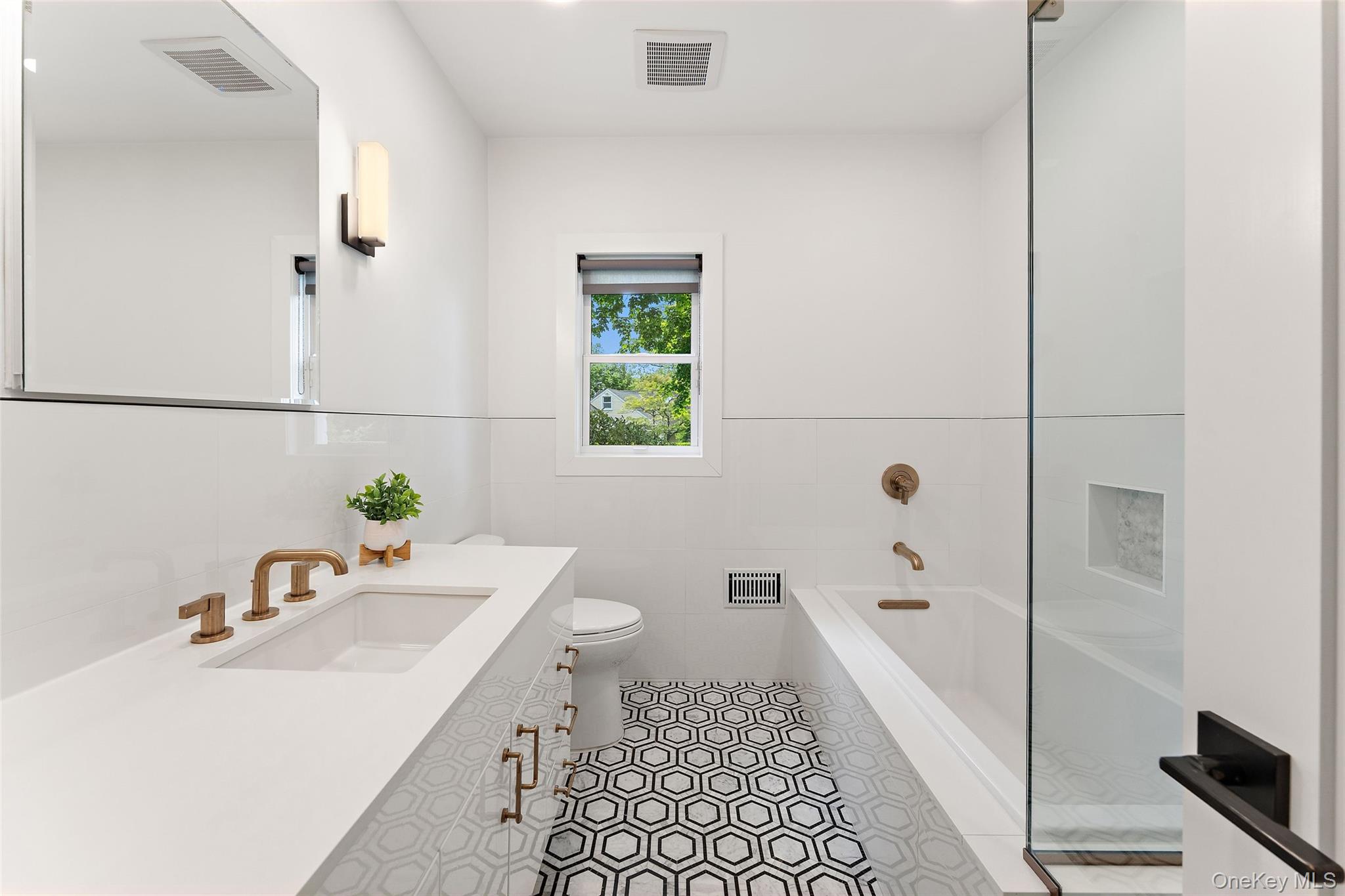 195 Ferndale Road Scarsdale, NY 10583 - Photo 11 of 26 1st floor hall bathroom