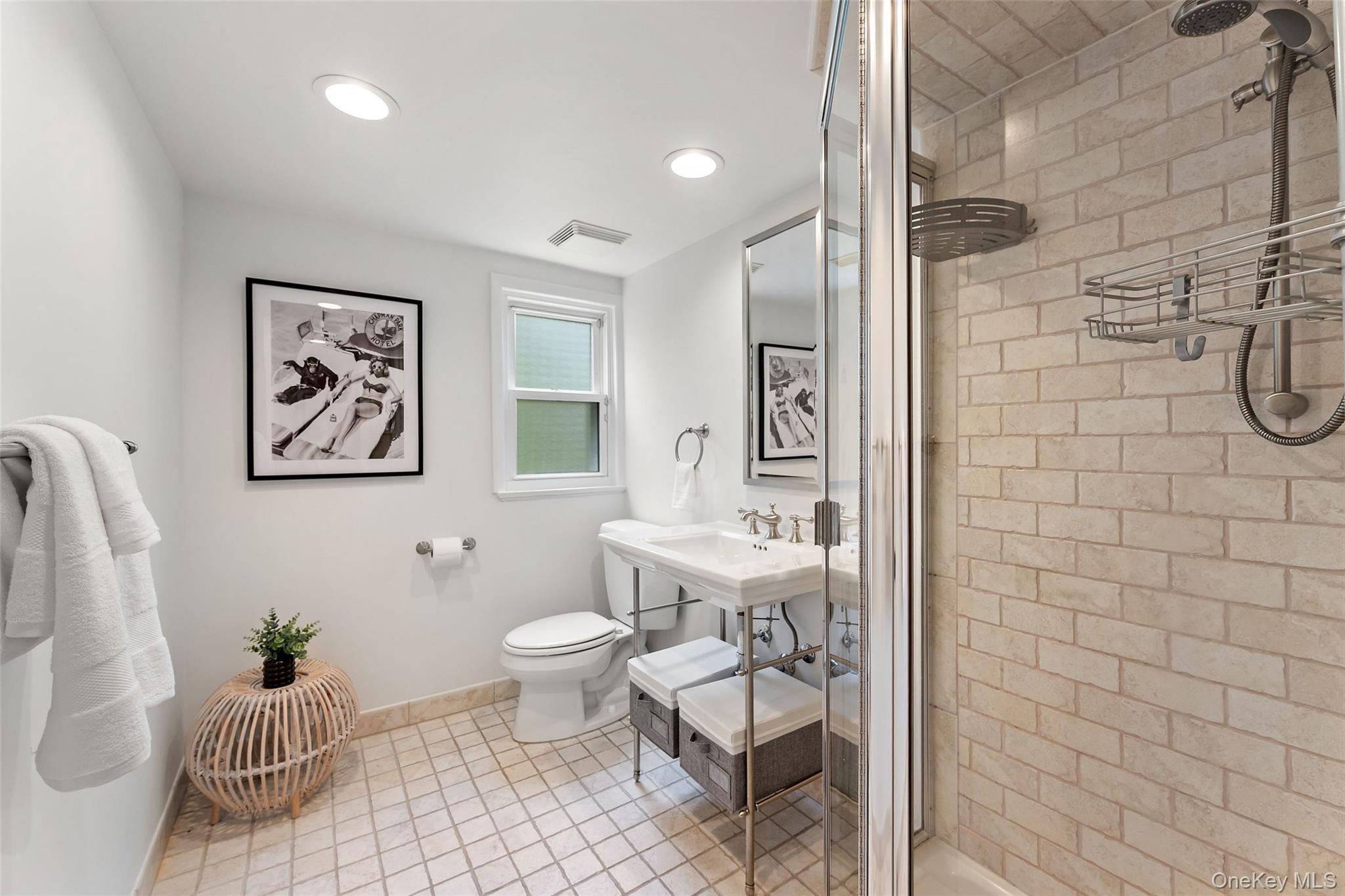 195 Ferndale Road Scarsdale, NY 10583 - Photo 14 of 26 2nd floor hall bathroom