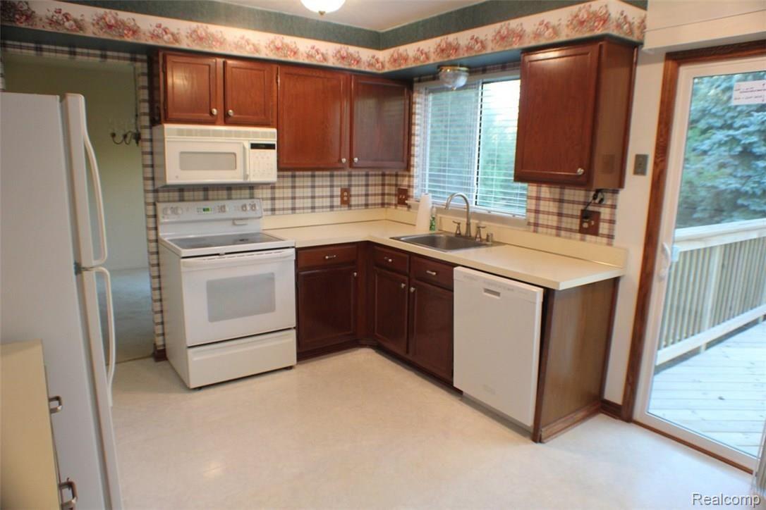 1553 Grandview Drive Rochester, MI 48306 - Photo 4 of 16 Kitchen.jpg
