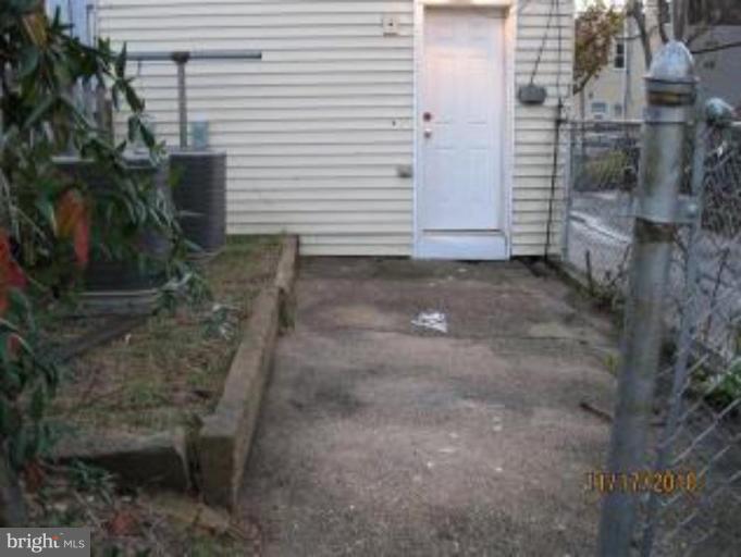 1458 Decatur Street Baltimore, MD 21230 - Photo 3 of 13 Back yard