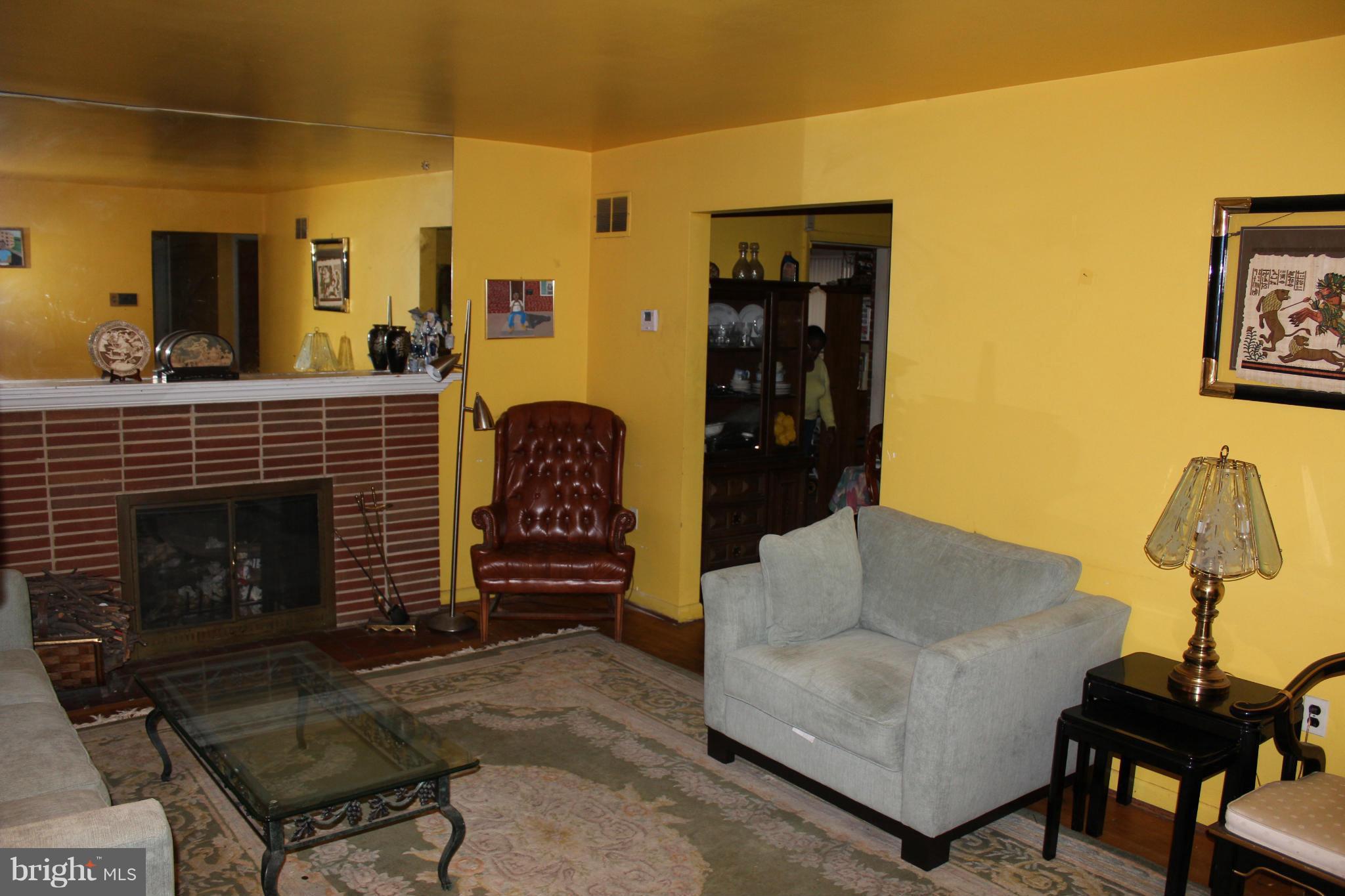 1000 Ray Road Hyattsville, MD 20783 - Photo 3 of 17 Living Room