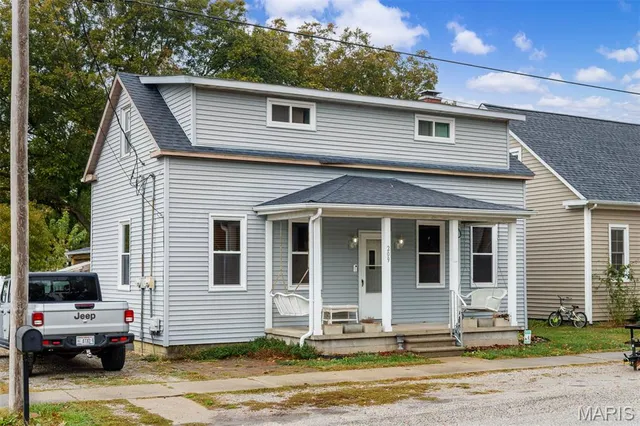 $225,000 | 209 South Railway Street, New Baden, IL 62265