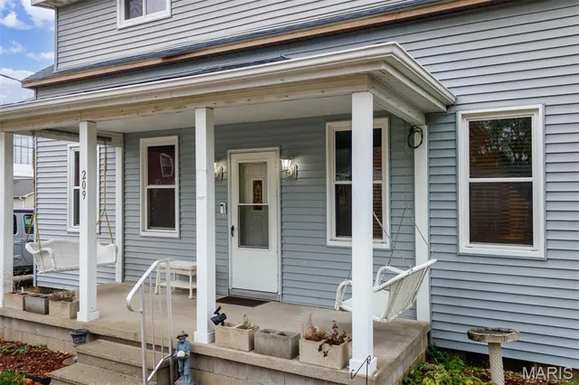 $225,000 | 209 South Railway Street, New Baden, IL 62265