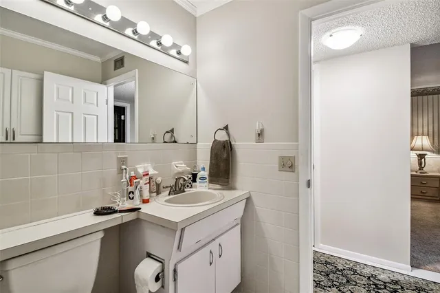 $389,900 | 2170 Americus Boulevard South, Unit 34, Clearwater, FL 33763