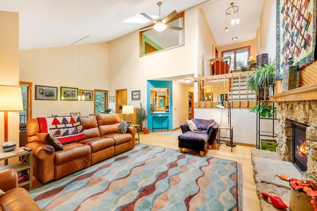 $690,000 | 21 Torrey Pines Court, Madison, WI 53717