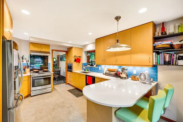 $690,000 | 21 Torrey Pines Court, Madison, WI 53717