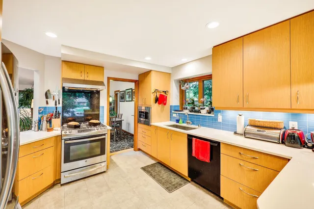 $690,000 | 21 Torrey Pines Court, Madison, WI 53717