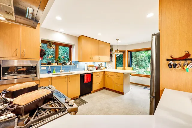 $690,000 | 21 Torrey Pines Court, Madison, WI 53717