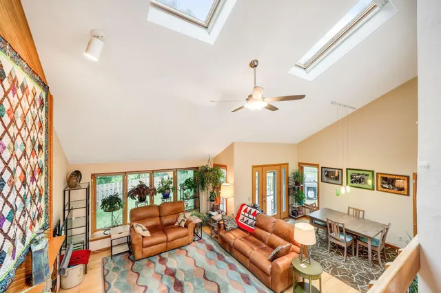 $690,000 | 21 Torrey Pines Court, Madison, WI 53717