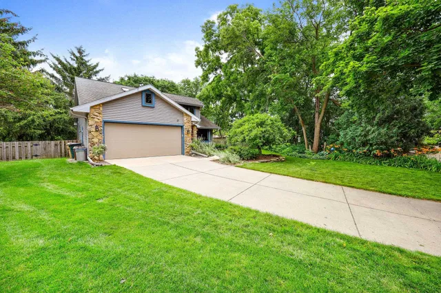 $690,000 | 21 Torrey Pines Court, Madison, WI 53717