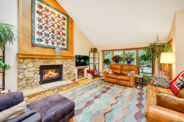 $690,000 | 21 Torrey Pines Court, Madison, WI 53717