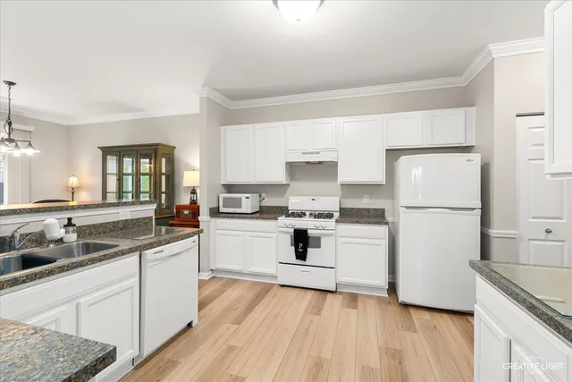 $395,000 | 6-n307 Whitmore Circle, Unit A, St. Charles, IL 60174