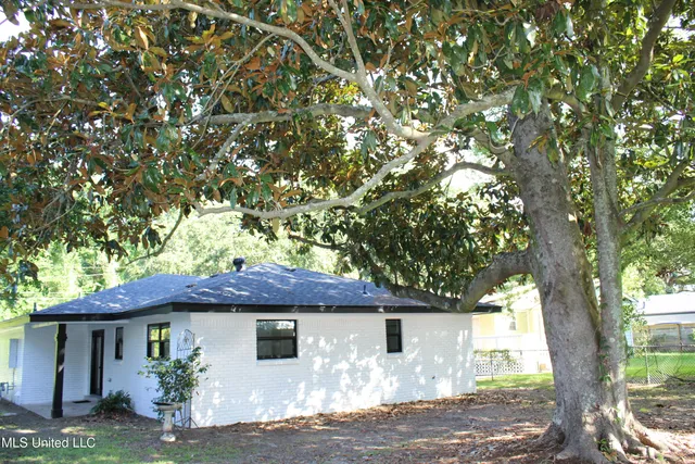 $597,000 | 310 Hillandale Avenue, Ocean Springs, MS 39564