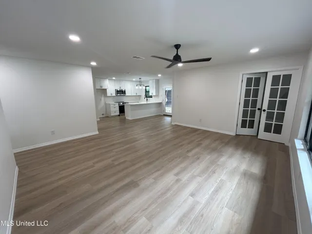 $597,000 | 310 Hillandale Avenue, Ocean Springs, MS 39564