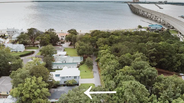 $597,000 | 310 Hillandale Avenue, Ocean Springs, MS 39564