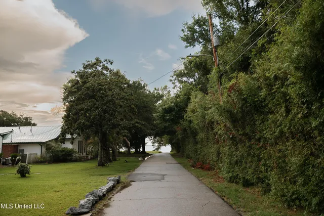 $599,000 | 310 Hillandale Avenue, Ocean Springs, MS 39564