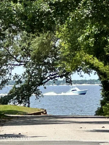 $597,000 | 310 Hillandale Avenue, Ocean Springs, MS 39564