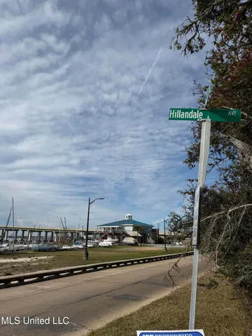 $597,000 | 310 Hillandale Avenue, Ocean Springs, MS 39564