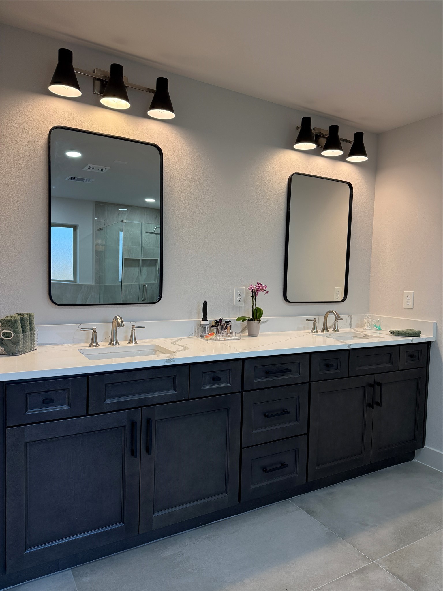 4301 Charleston Street Houston, TX 77021 - Photo 13 of 24 Master Bathroom #2