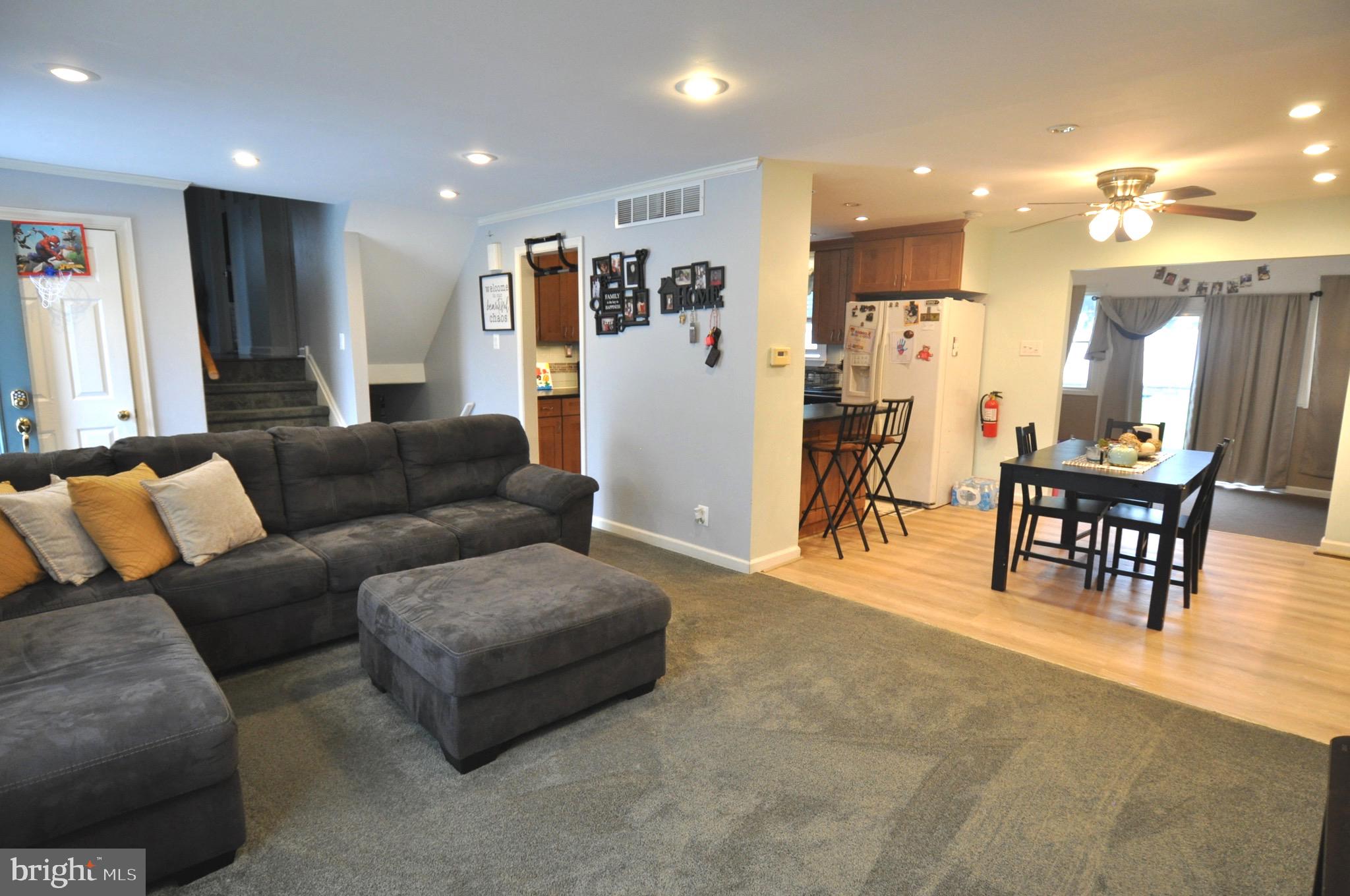 16 Linden Road Burlington, NJ 08016 - Photo 3 of 33 Gallery Image 3