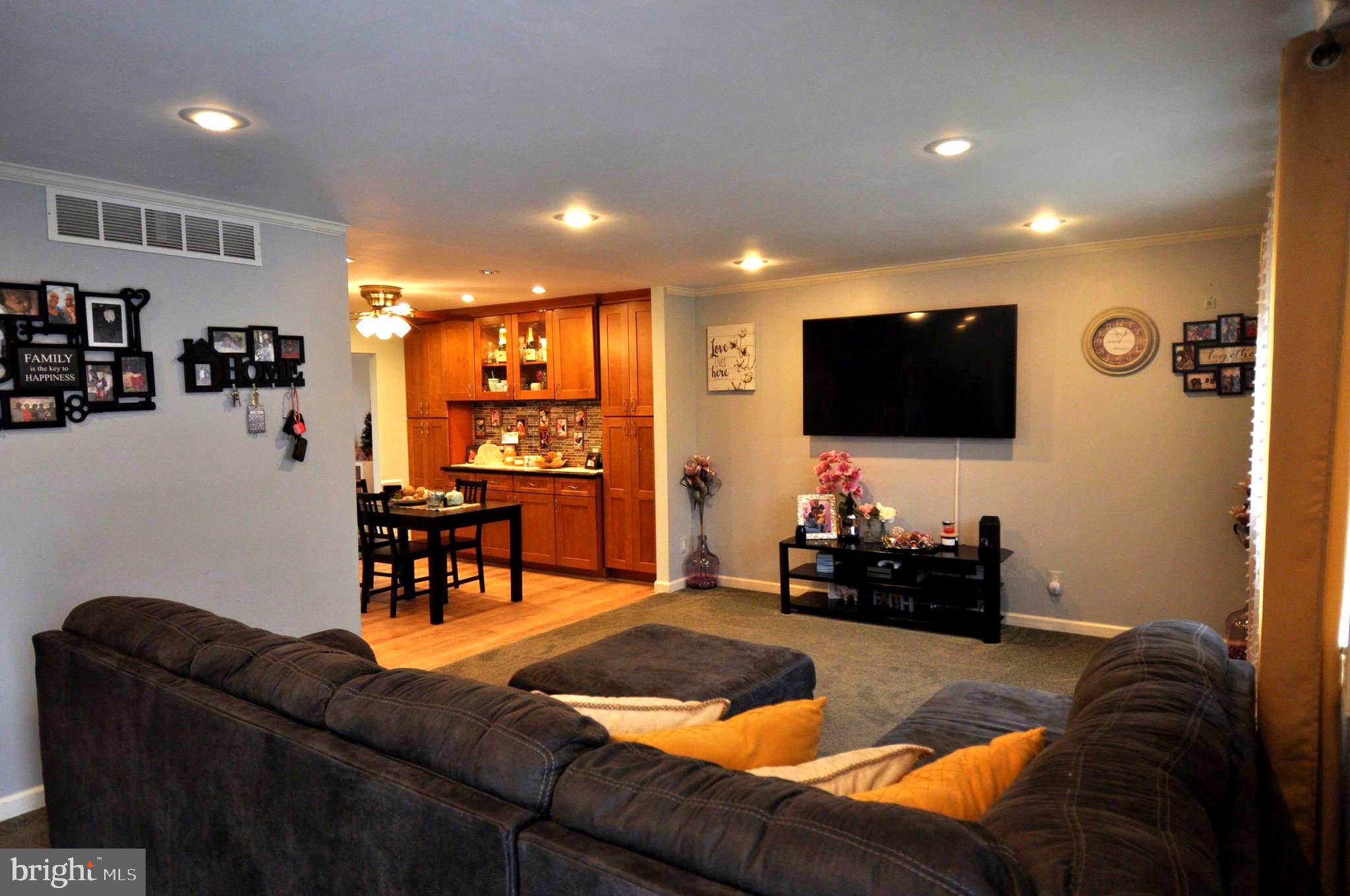 16 Linden Road Burlington, NJ 08016 - Photo 4 of 33 Gallery Image 4