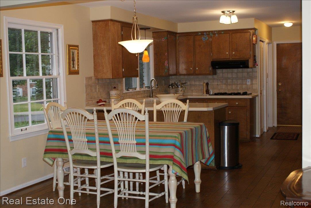 762 Rock Spring Road Bloomfield Hills, MI 48304 - Photo 5 of 17 House Pictures 327