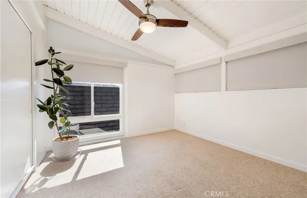 a view of room with a potted plant