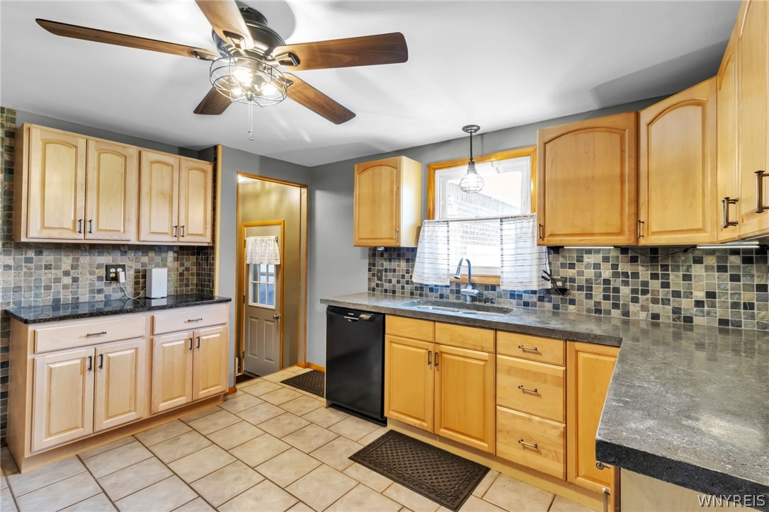 5065 Salt Road Clarence, NY 14031 - Photo 11 of 37