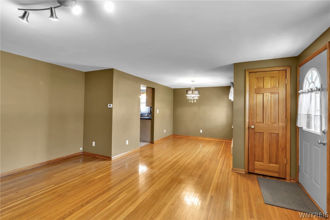 5065 Salt Road Clarence, NY 14031 - Photo 7 of 37