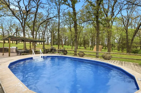 $729,900 | 711 County Road 162, Gainesville, TX 76240