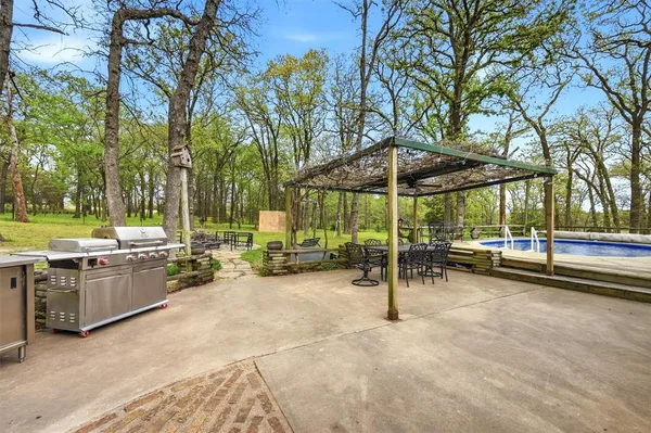 $729,900 | 711 County Road 162, Gainesville, TX 76240