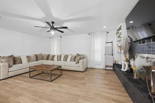 $729,900 | 711 County Road 162, Gainesville, TX 76240