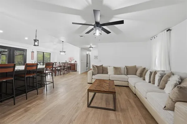 $729,900 | 711 County Road 162, Gainesville, TX 76240