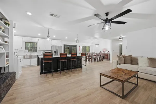 $729,900 | 711 County Road 162, Gainesville, TX 76240