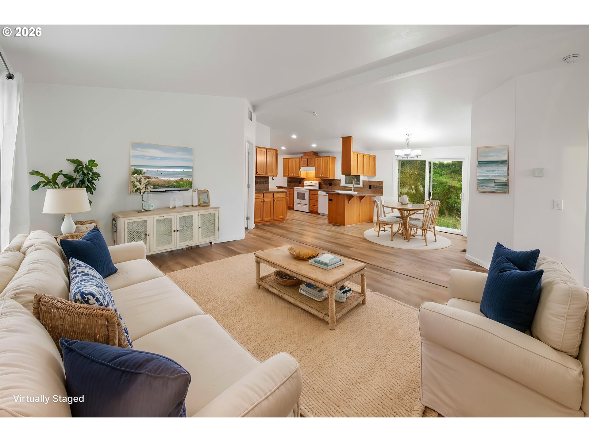 35134 Labrador Lane Astoria, OR 97103 - Photo 3 of 19 Living Room