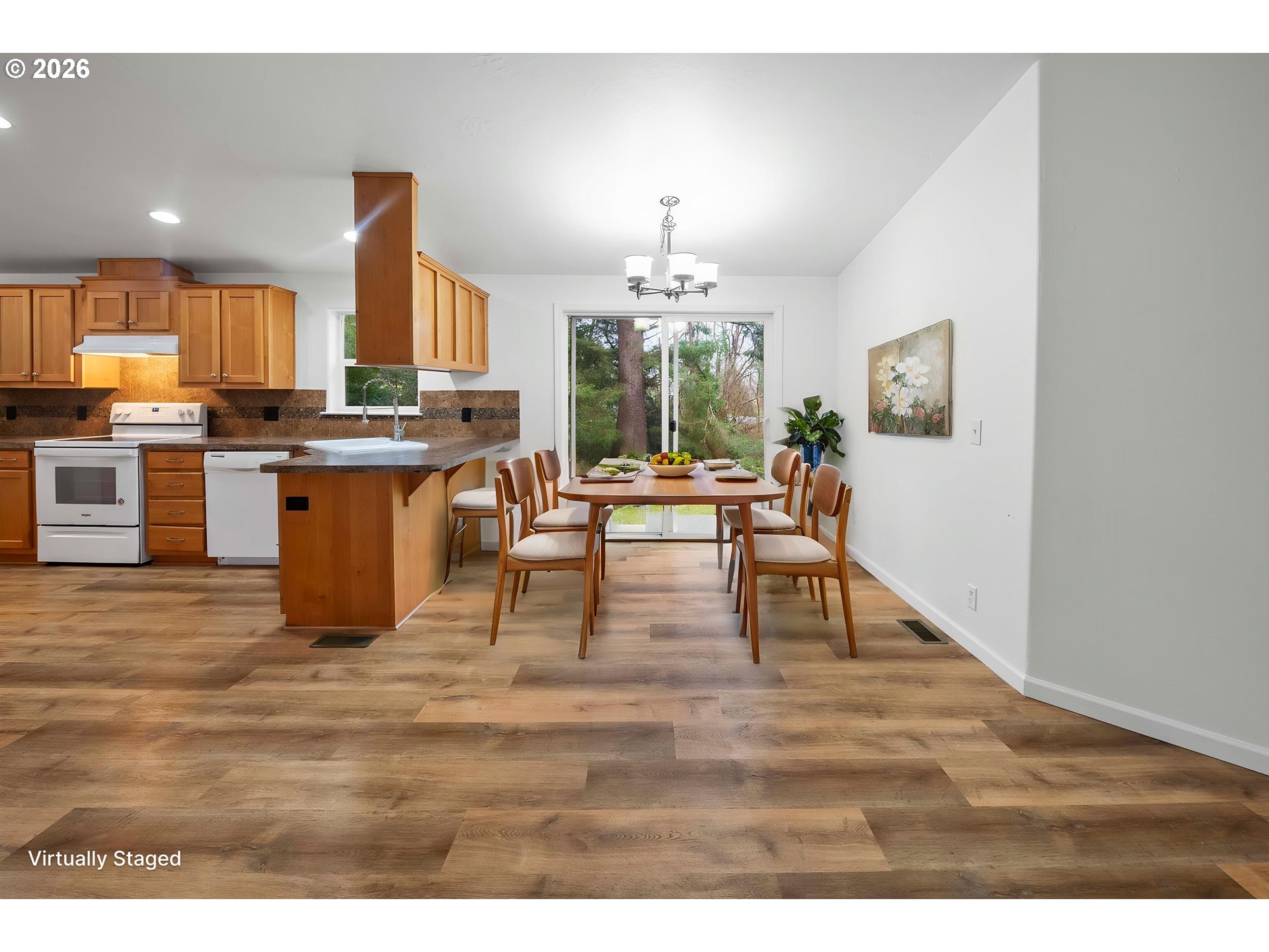 35134 Labrador Lane Astoria, OR 97103 - Photo 4 of 19 Dining Room