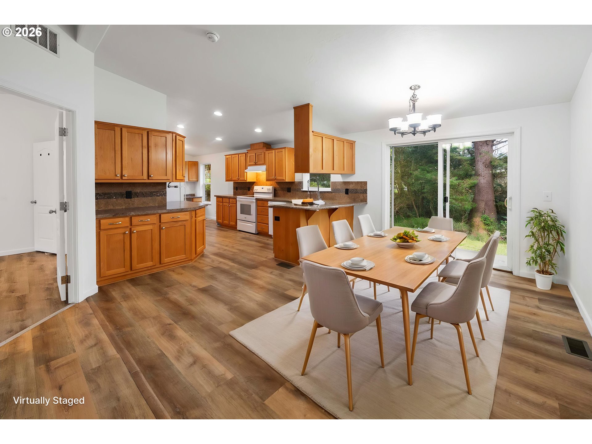 35134 Labrador Lane Astoria, OR 97103 - Photo 5 of 19 Dining Room