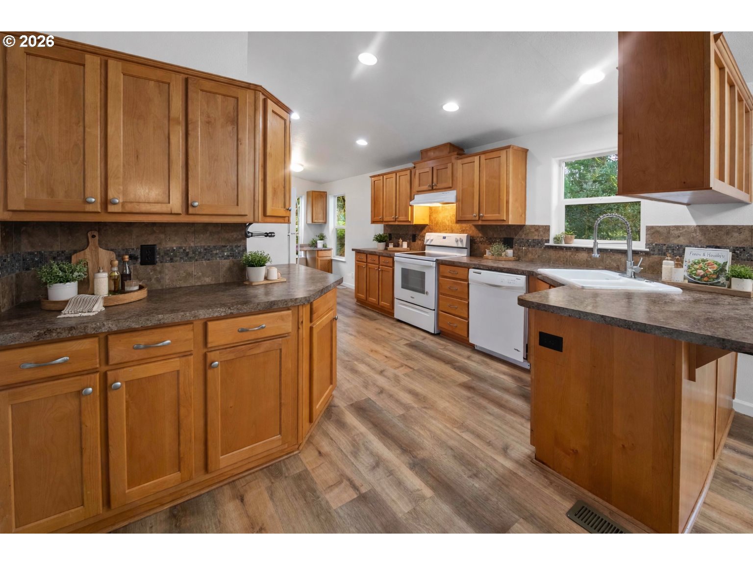 35134 Labrador Lane Astoria, OR 97103 - Photo 6 of 19 Kitchen