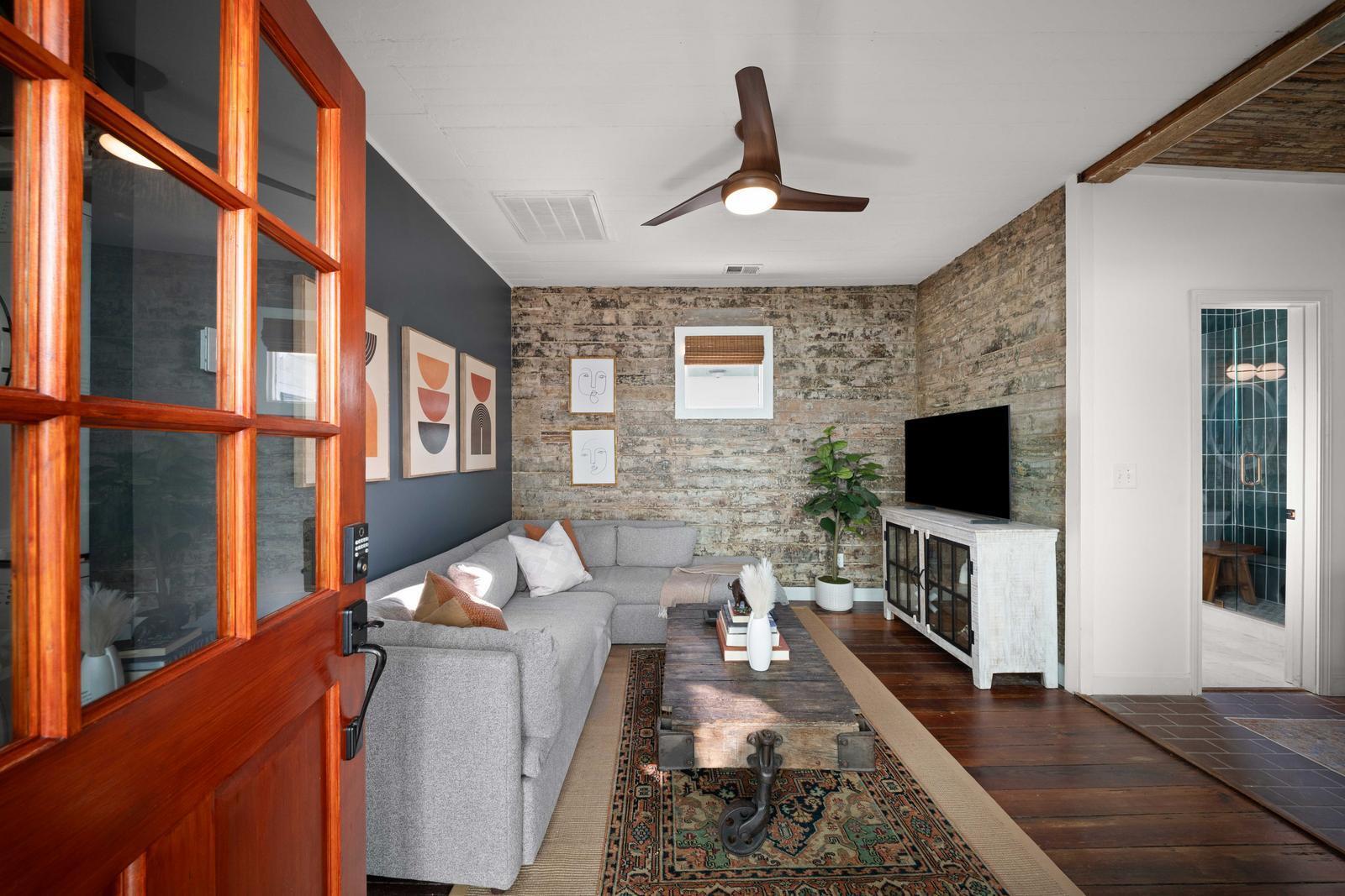 187 Line Street Charleston, SC 29403 - Photo 7 of 41 6