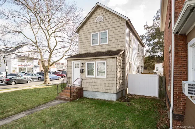 $4,250 | 38 South Front Street, Farmingdale, NY 11735