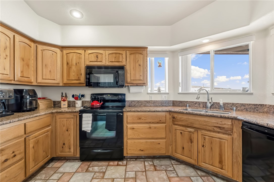 2205 East Cactus Wren Road Kingman, AZ 86409 - Photo 20 of 68 Kitchen