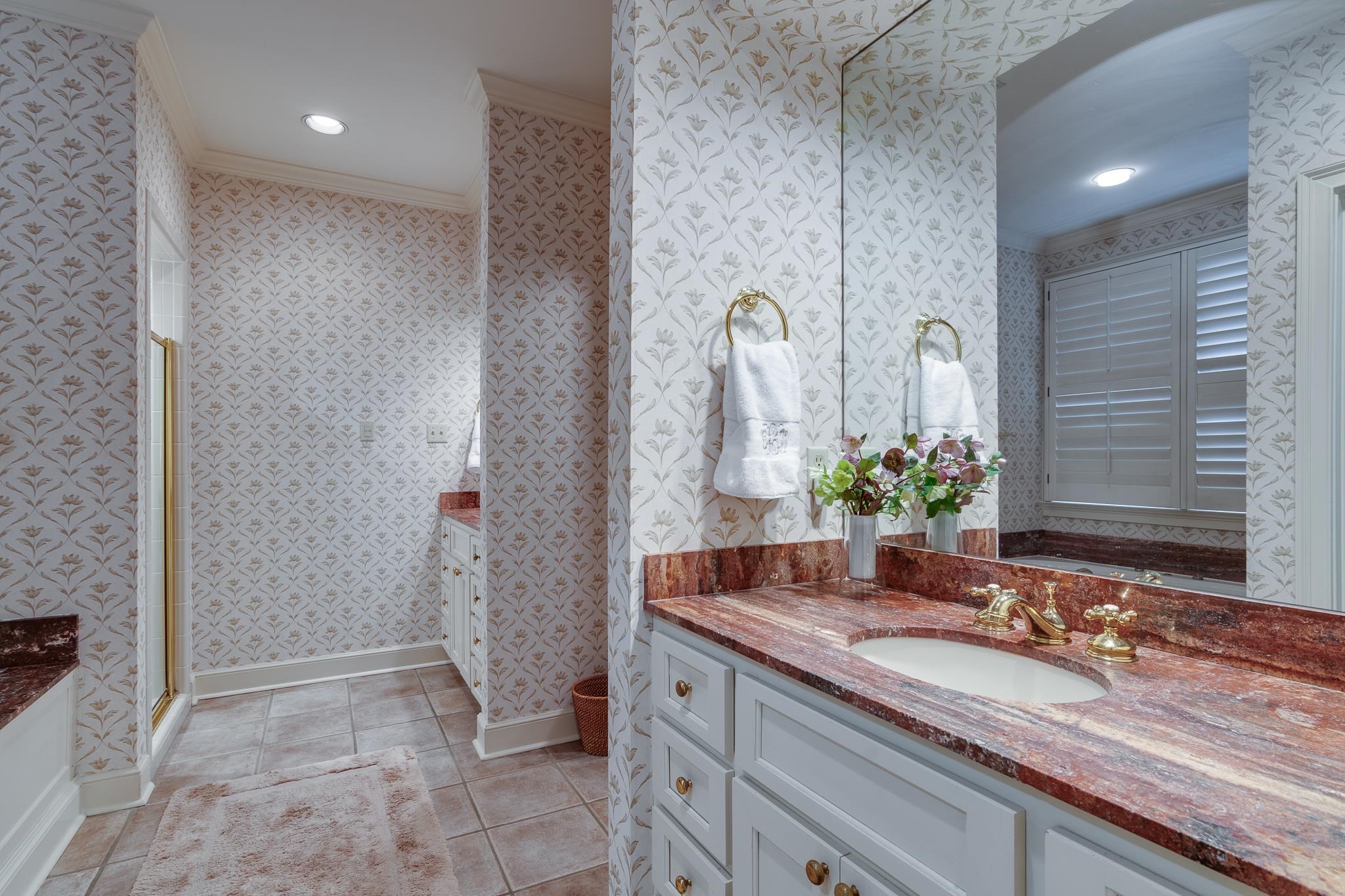 160 Cherry Road Memphis, TN 38117 - Photo 23 of 39 a bathroom with a granite countertop sink and a mirror