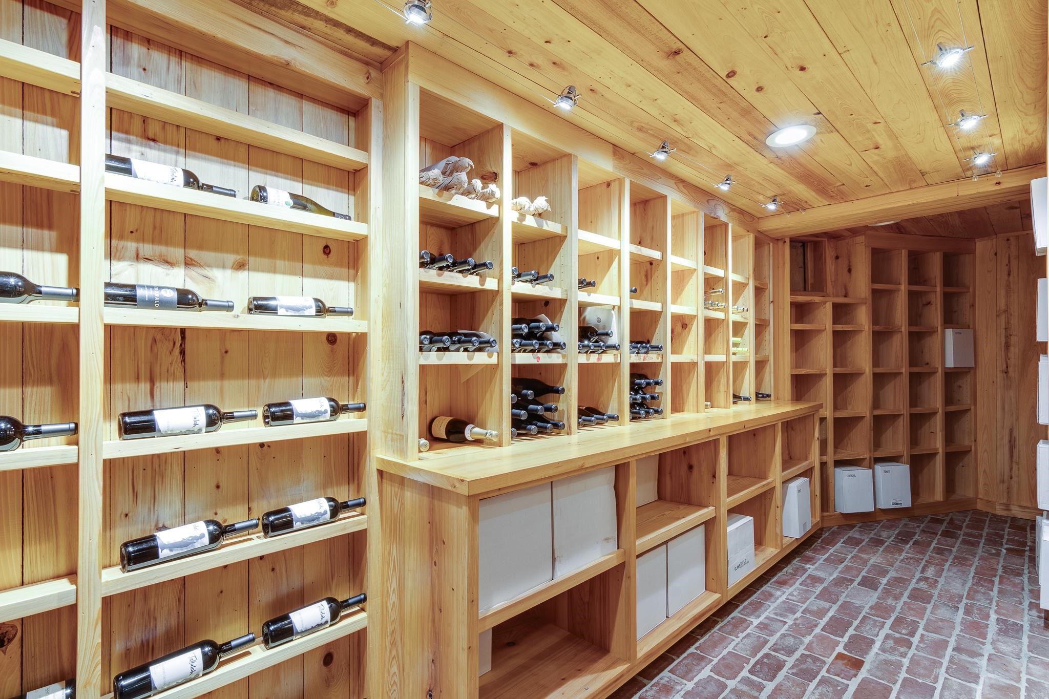 160 Cherry Road Memphis, TN 38117 - Photo 31 of 39 a view of a room with shelves