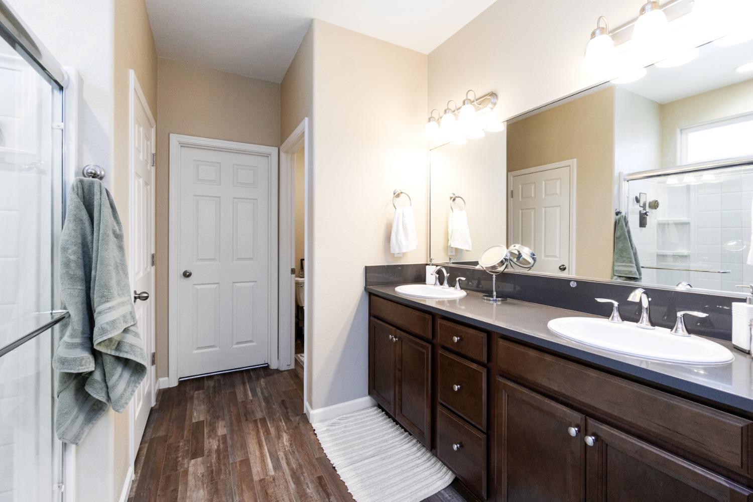 14340 West David Avenue Kerman, CA 93630 - Photo 26 of 30 a bathroom with a double vanity sink and mirror