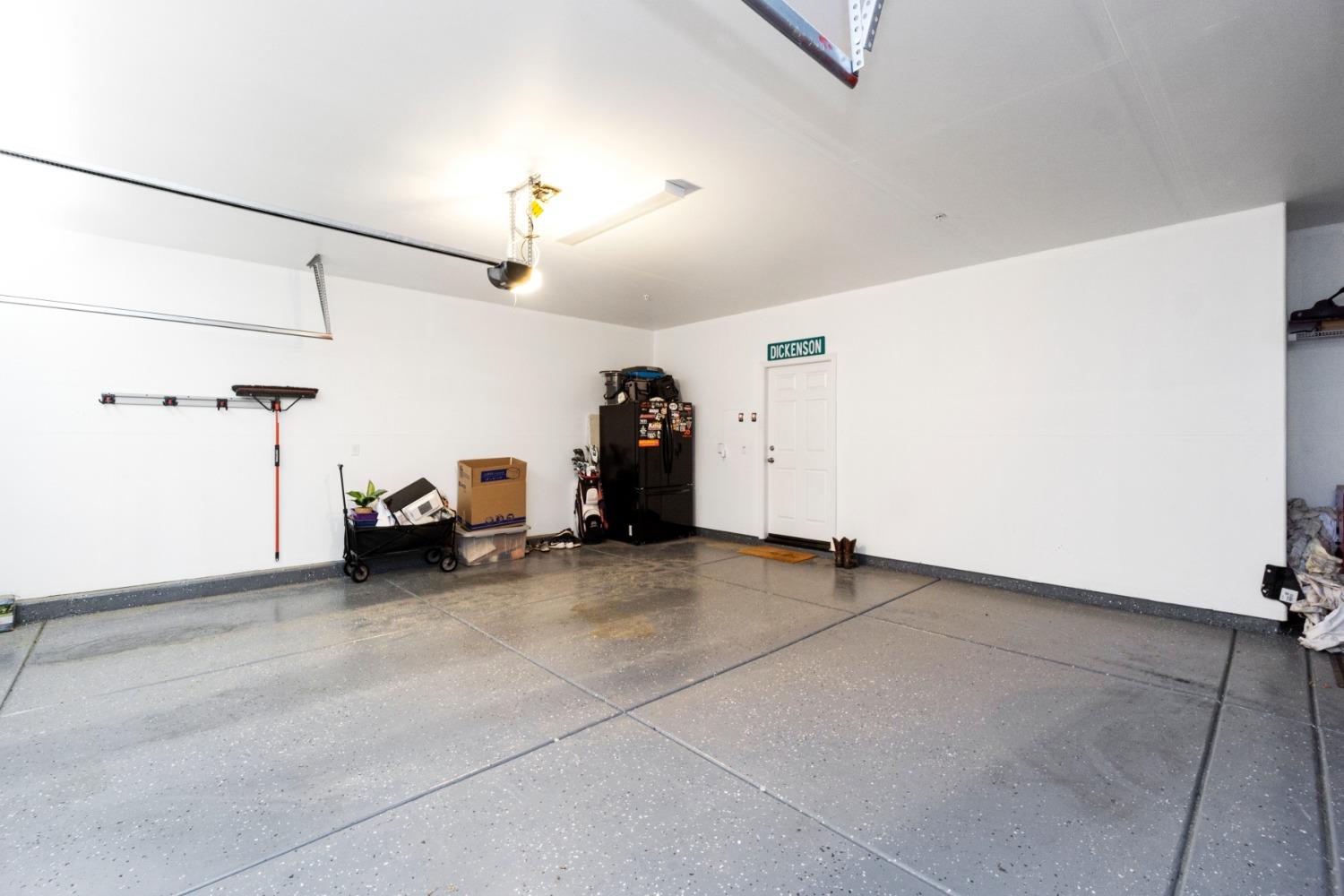 14340 West David Avenue Kerman, CA 93630 - Photo 30 of 30 a view of a garage