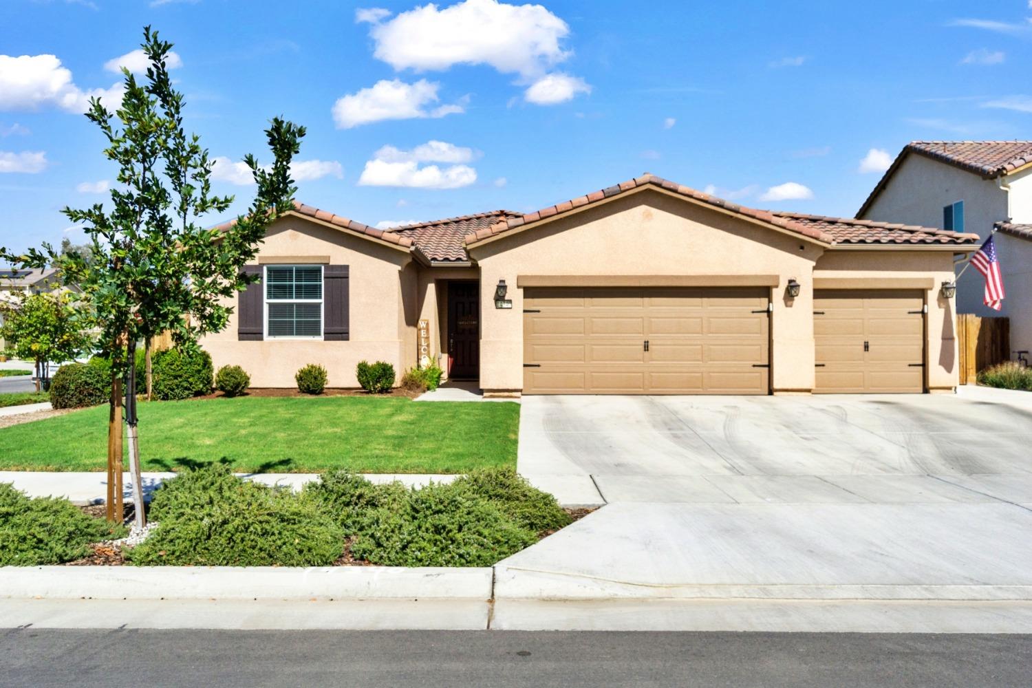 14340 West David Avenue Kerman, CA 93630 - Photo 5 of 30 a view of a house with a yard