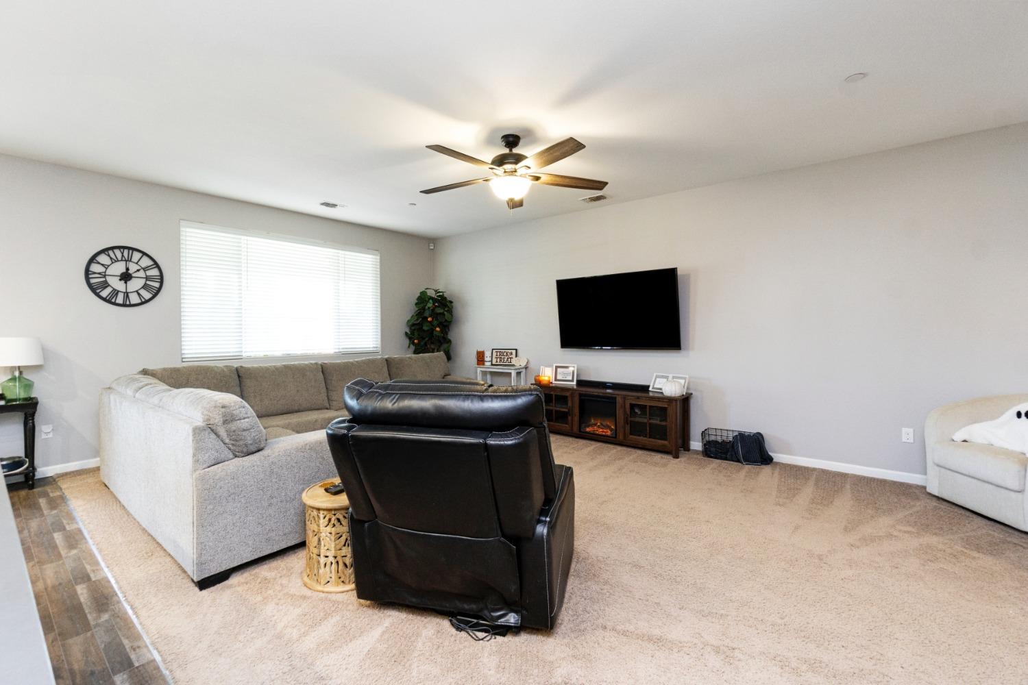 14340 West David Avenue Kerman, CA 93630 - Photo 10 of 30 a living room with furniture and a flat screen tv