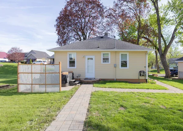 $140,000 | 1124 West Walnut Street, Buffalo, IA 52728